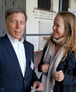 Sophie Rosentreter, Expertin für Demenz, trifft Dr. Gundolf Meyer-Hentschel, Erfinder Alterssimulationsanzug