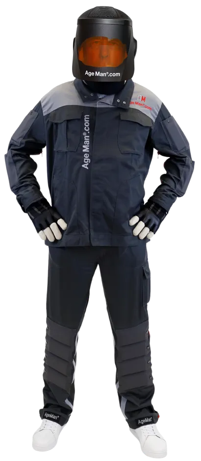 Alterssimulationsanzug AgeMan Premium hat 15 Leistungsmerkmale und zehn Jahre Garantie.